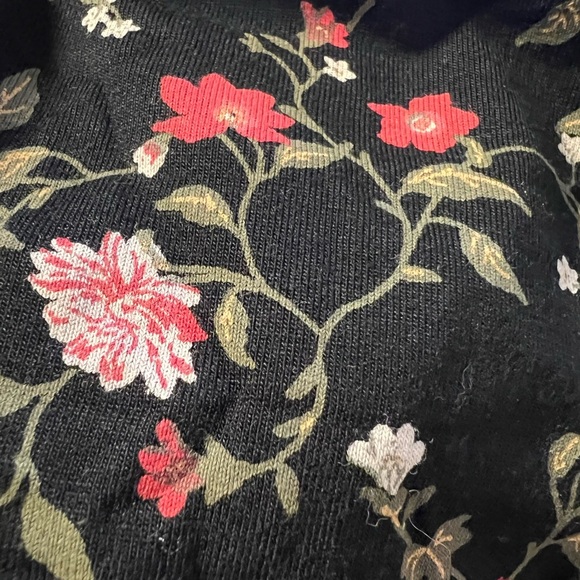 J JILL BLACK FLORAL  SHORT SLEEVE TOP  -  SIZE. XS - Picture 5 of 5